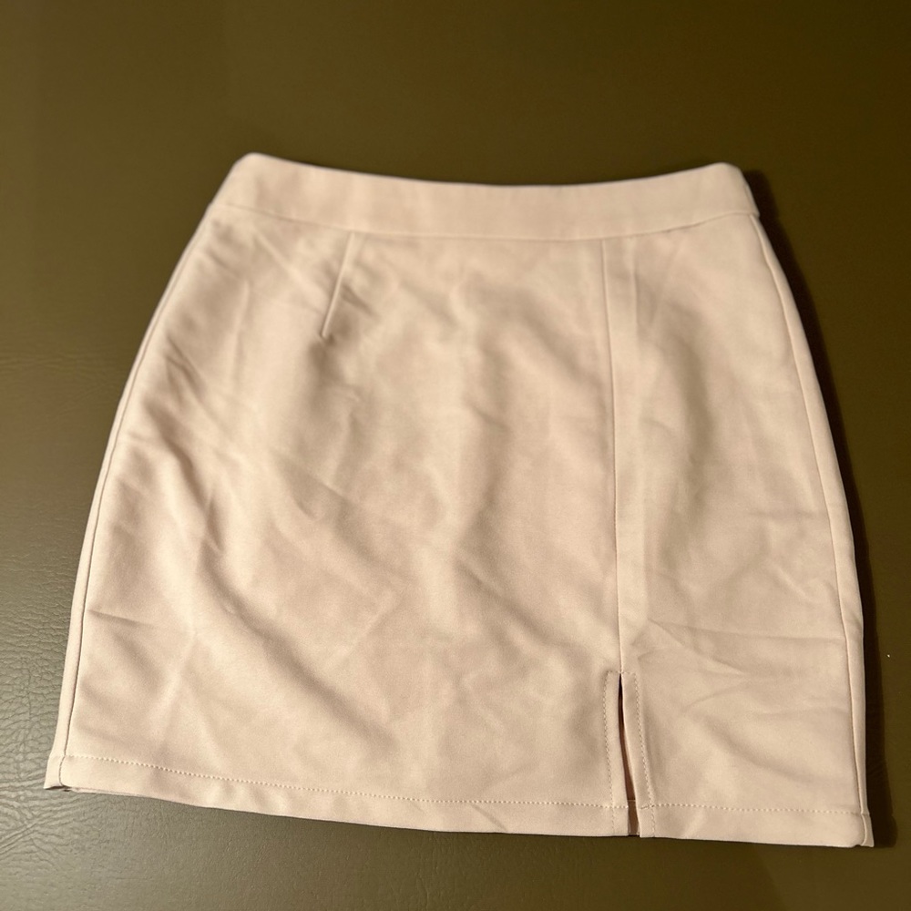 Hey Babe Women's Juniors Beige Zippered Mini Skirt.  Size Medium